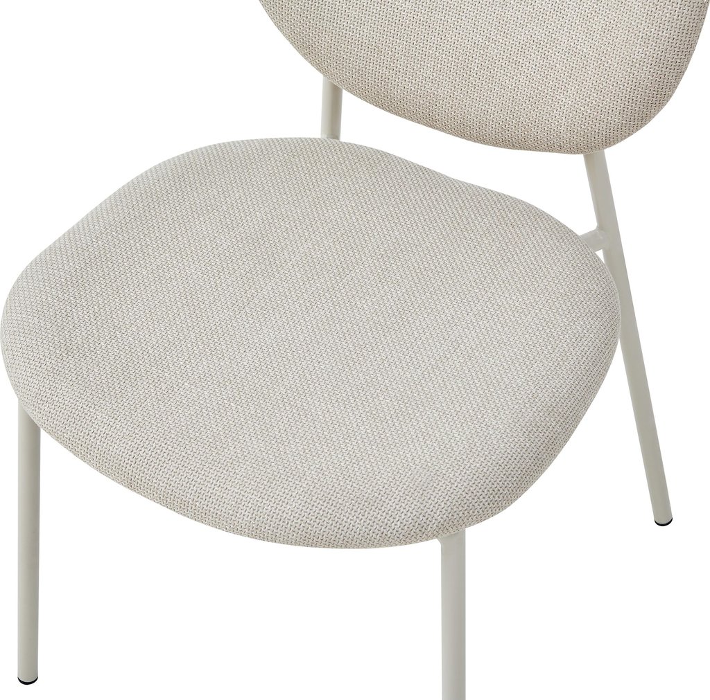 Saga ruokapöydän tuoli beige: Tyylikäs beige verhoiltu ruokatuoli, joka tuo eleganssia ruokailutilaan. Erinomainen valinta moderniin sisustukseen, mukava istua.