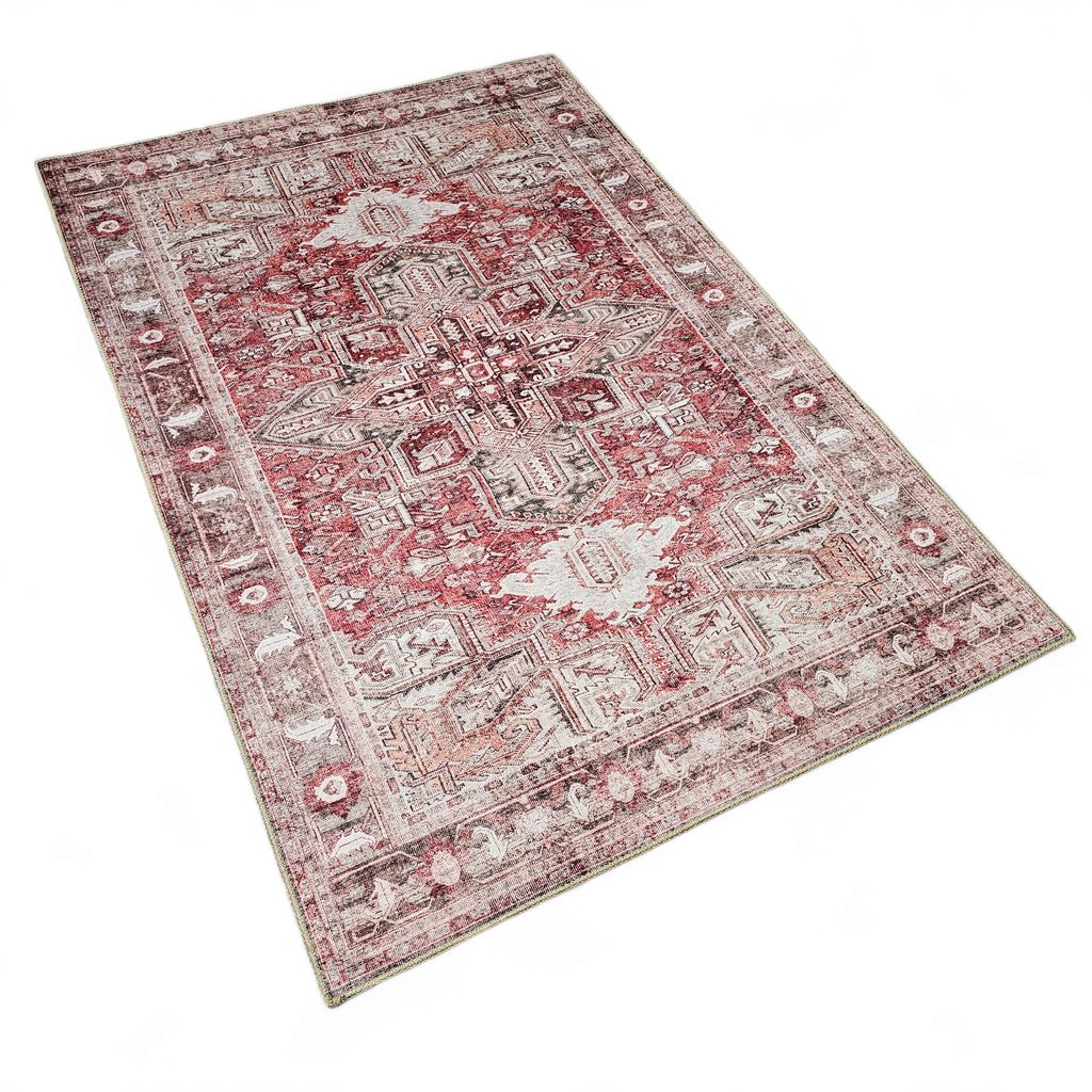 Sevilla matto 80x150 cm: Tyylikäs punainen polypropeenimatto, joka tuo väriä ja lämpöä sisustukseen. Kestävä ja helppohoitoinen, sopii niin olohuoneeseen kuin makuuhuoneeseen.