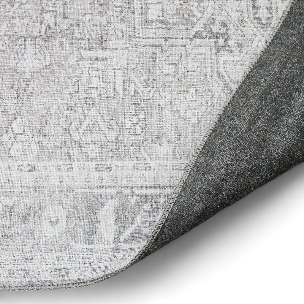 Dozza matto 160x230 cm: Tyylikäs harmaa polypropeenimatto, joka tuo lämpöä ja mukavuutta sisustukseen. Sopii erinomaisesti olohuoneeseen, makuuhuoneeseen tai eteiseen. Kestävä ja helppohoitoinen.