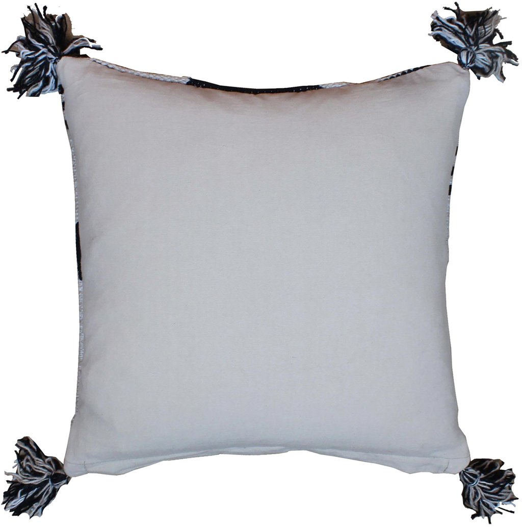 Maya tyynynpäällinen 50x50 cm: Tyylikäs MAYA-tyynynpäällinen tuo sisustukseen lämpöä ja tekstuuria. Sopii täydellisesti olohuoneeseen tai makuuhuoneeseen.