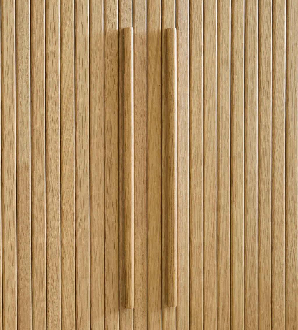 Meta kaappi 118 cm, natural tammi (viilu)