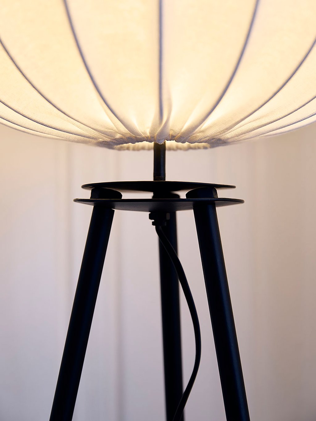 PR Home Base lattiavalaisin musta/valkoinen 125cm