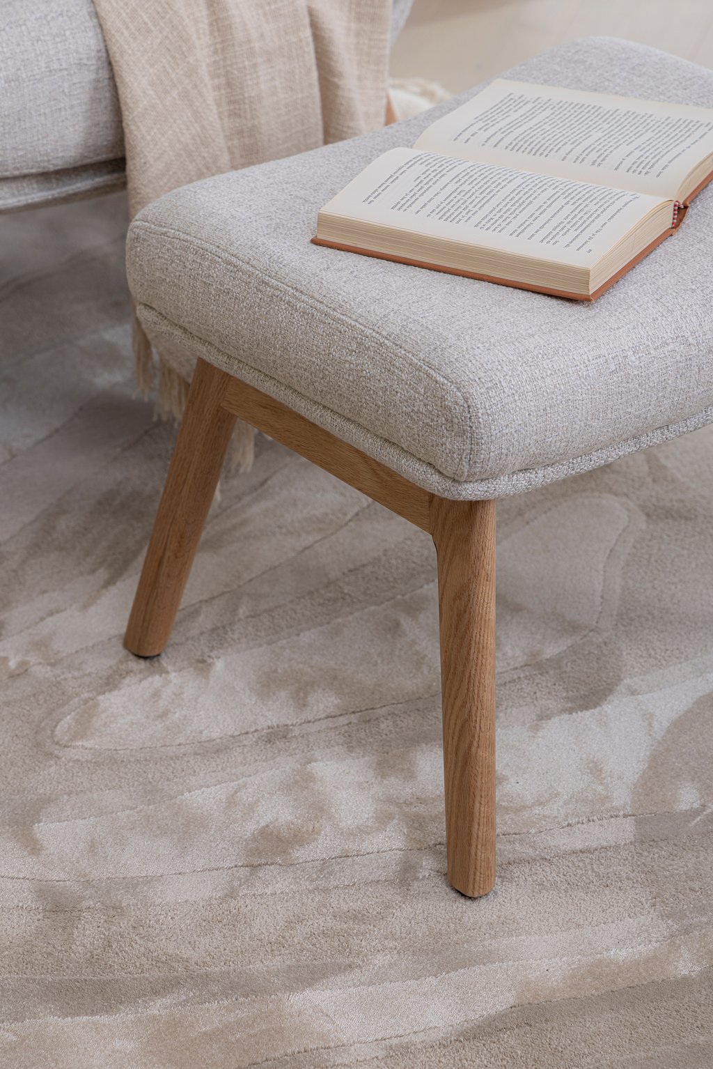 N&L Lisbet lepotuoli & rahi, beige verhoilu, natural tammen värinen runko