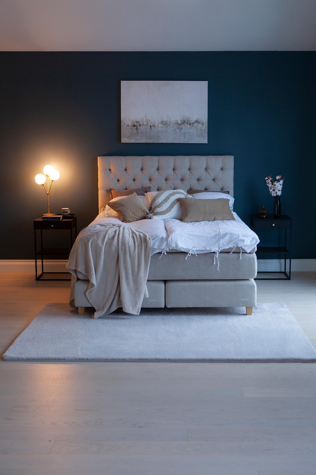 Dream jenkkisänky 160x200 cm (sis. petauspatja): Dynaaminen 160 cm leveä jenkkisänky tarjoaa erinomaisen mukavuuden ja tuen. Tyylikäs beige väri ja tammi jalat tuovat modernia ilmettä makuuhuoneeseen.