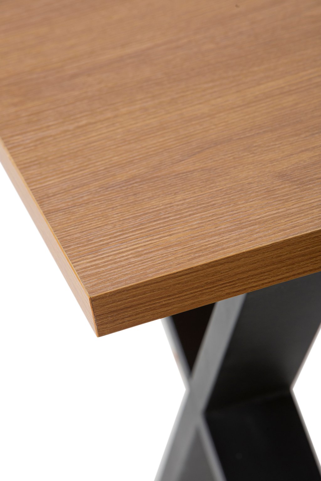 Cenni & Concept Oak ruokailuryhmä 190x90 kuudelle: Tyylikäs ruokapöytä kuudelle, tamminen pinta ja mustat jalat. Sopii moderniin ruokailutilaan. Kestävä ja käytännöllinen valinta perheelle tai vieraille.