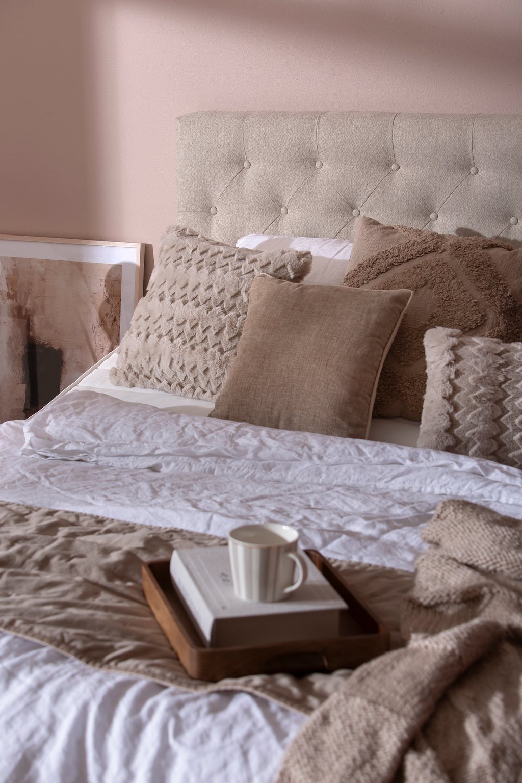 Moon Lux moottorijenkkisänky 160x200 beige, petauspatjalla, päädyllä ja kännykkätaskuilla: Moottorisänky 160 cm leveä, Beige, mukautuva mukavuus ja tyylikäs design. Täydellinen makuuhuoneeseen, ergonominen ja monipuolinen.