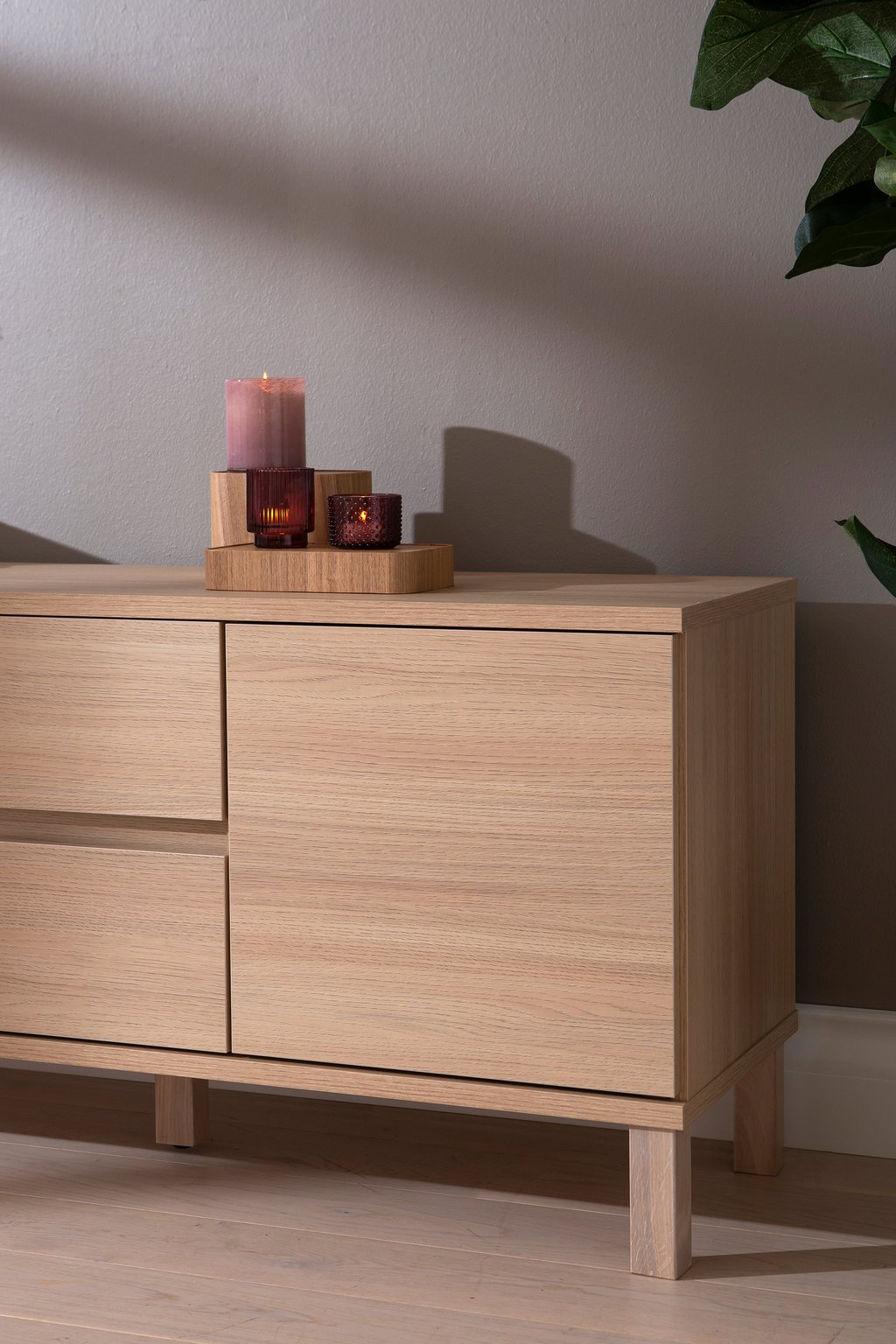 Sata taso nro 42. 183cm 2 ovea + 2ltk vaalea tammi, kantikas jalka