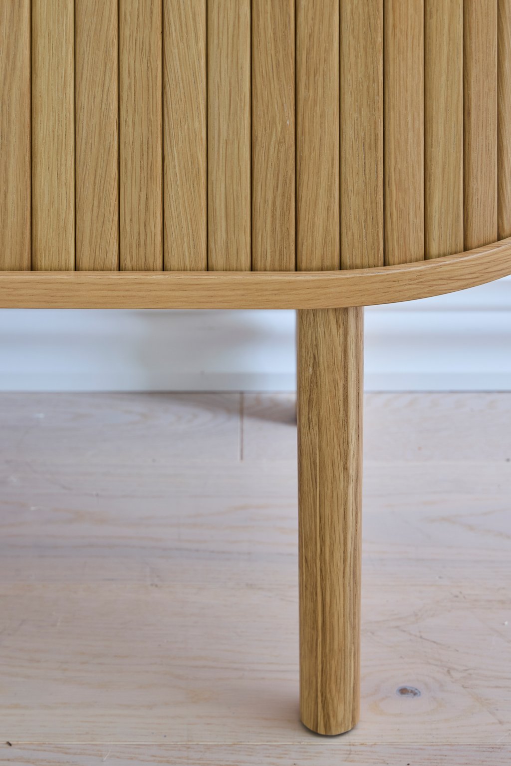 Meta kaappi 118 cm, natural tammi (viilu)