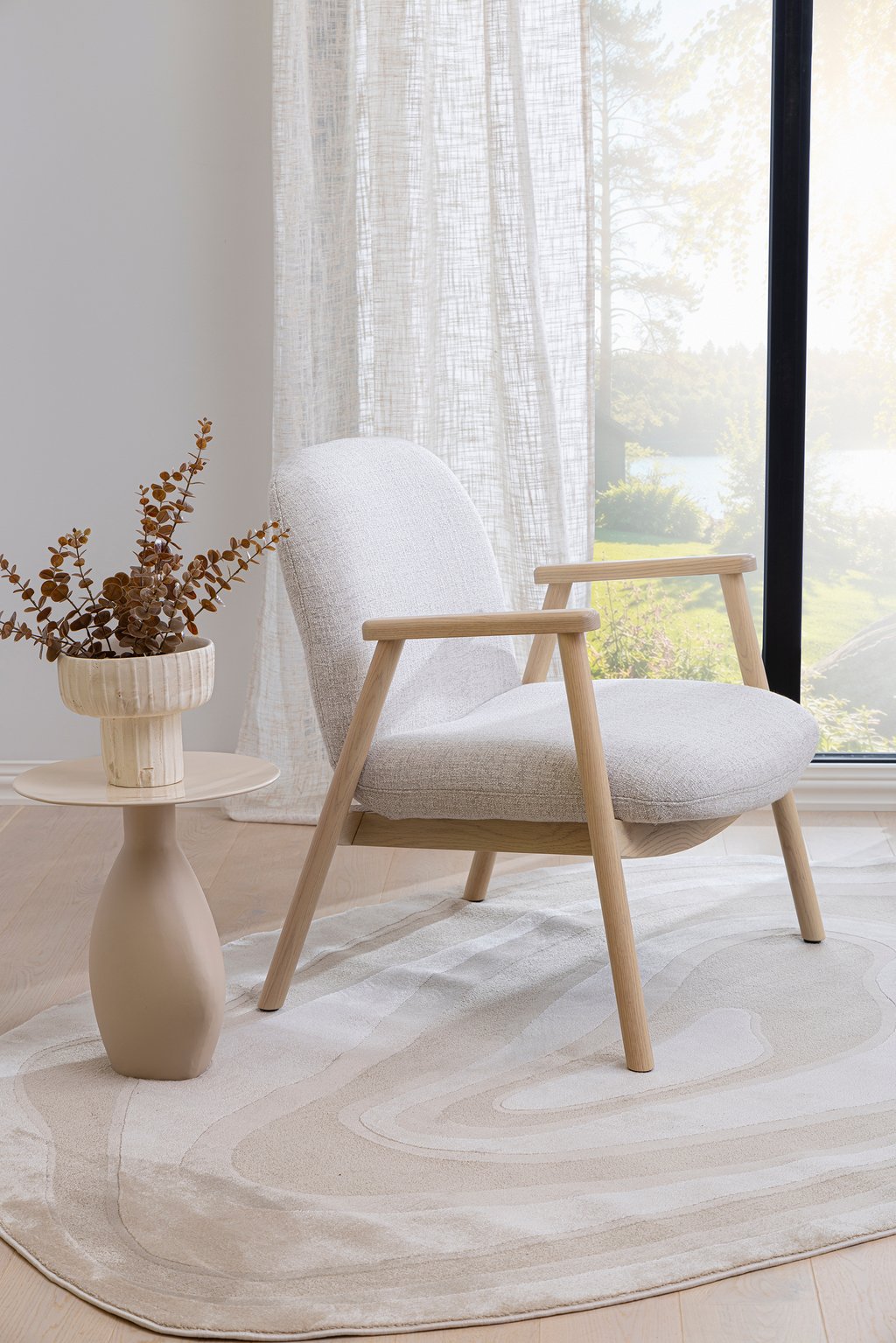 N&L Mille lepotuoli, beige verhoilu, valkovahatun tammenvärinen runko