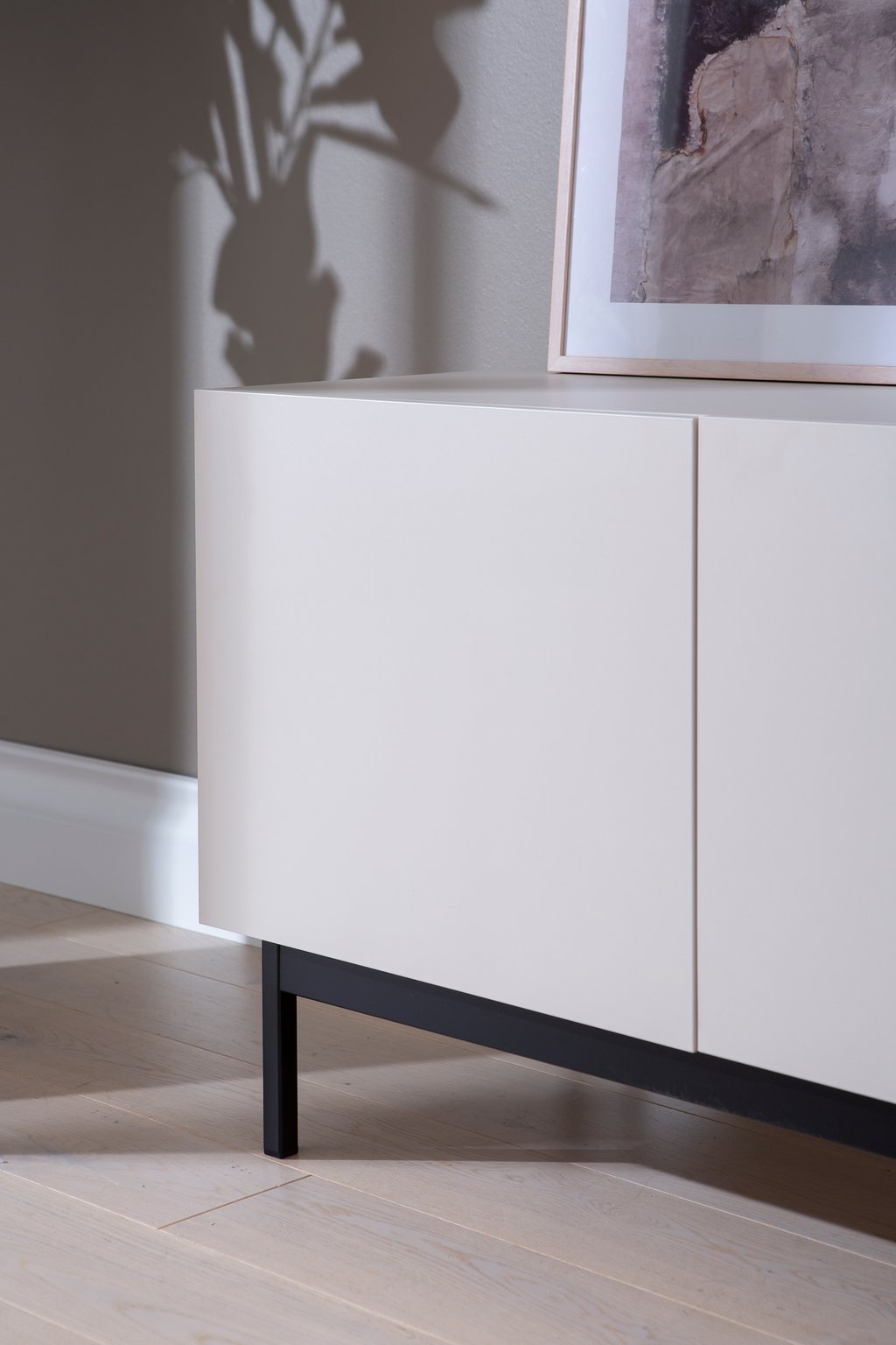 Lakeus taso nro 2. 197 cm taso nro 2. greige, metallinen jalkasokkeli