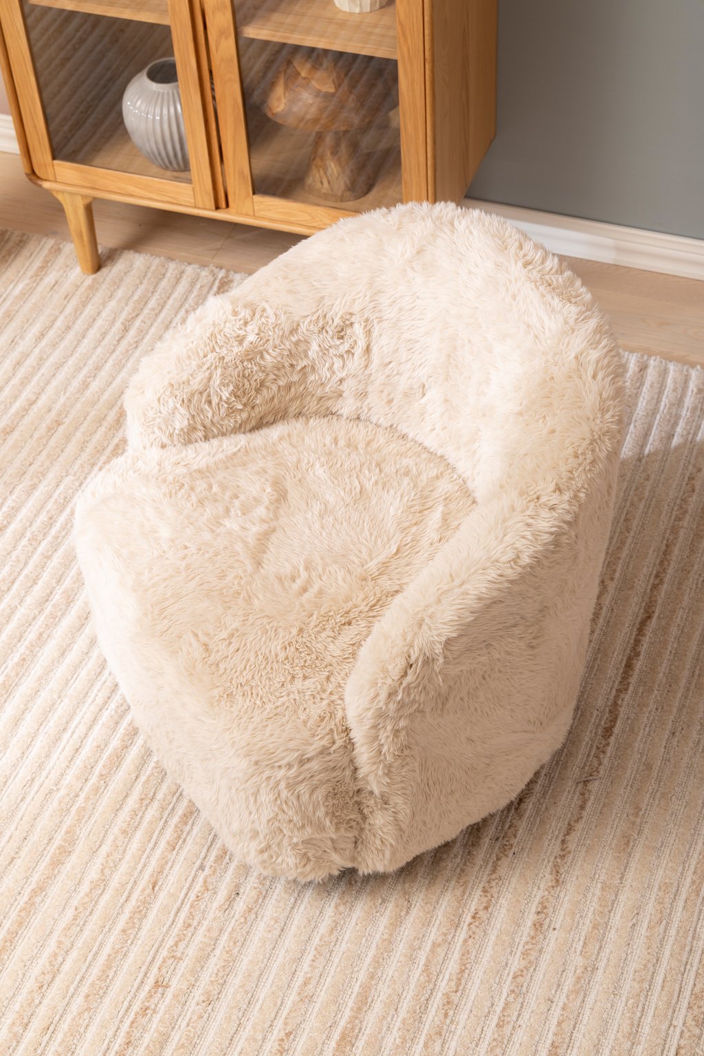 Astru nojatuoli pörröinen beige