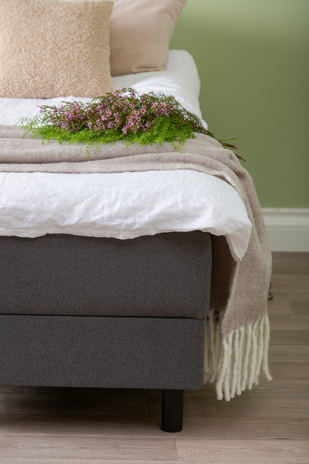 Unelle 300 moottorisänky pocket 5-vyöh. 90x200cm, Fano 93 tummanharmaa, sis. jalat 60031mu