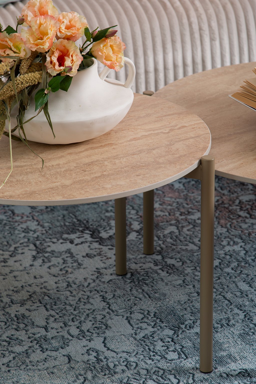 N &L Tilda sarjapöydät pyöreä 85x40 + 65x45, beige kivi / metallijalat