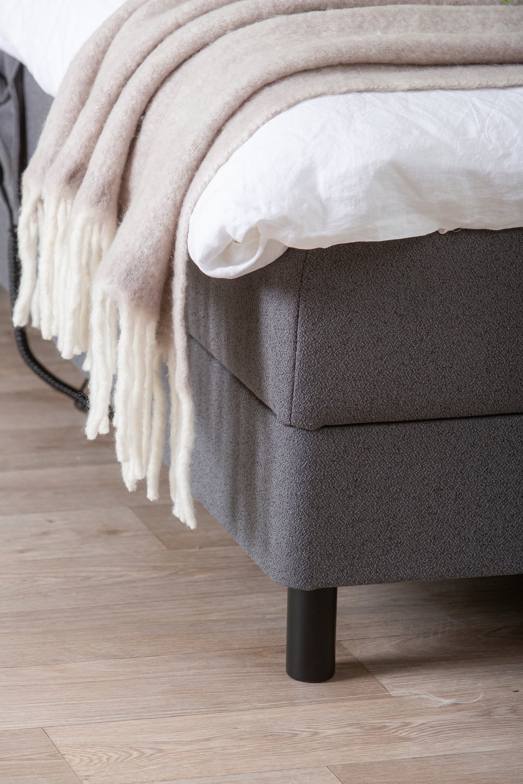 Unelle 300 moottorisänky pocket 5-vyöh. 90x200cm, Fano 93 tummanharmaa, sis. jalat 60031mu