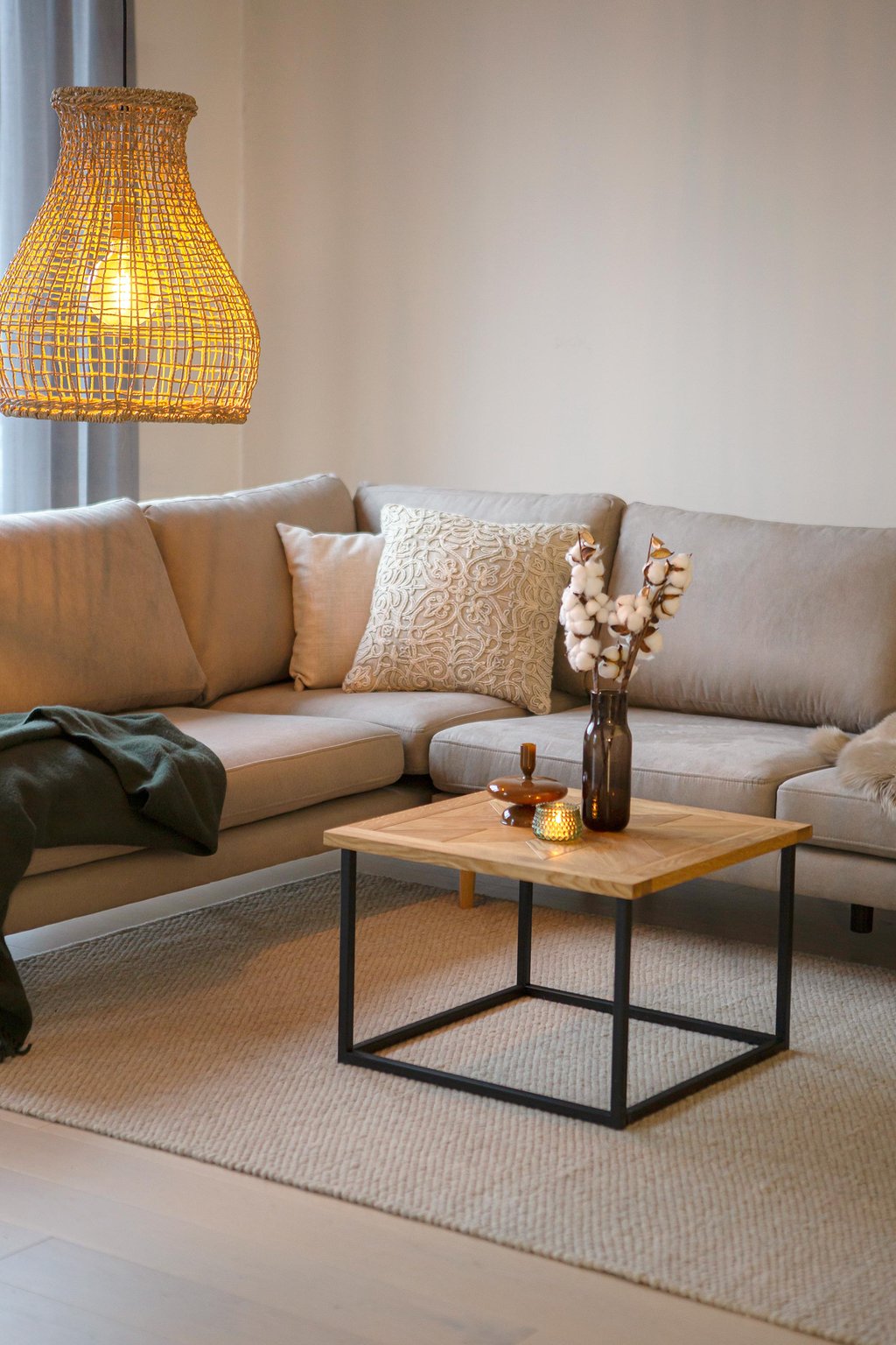 Copenhagen Scandic avokulmasohva (vasen), Soro 23 greige / tammijalat