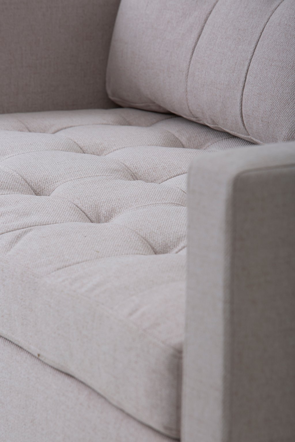 Tuotekuva jossa Bella 2-istuttava sohva beige