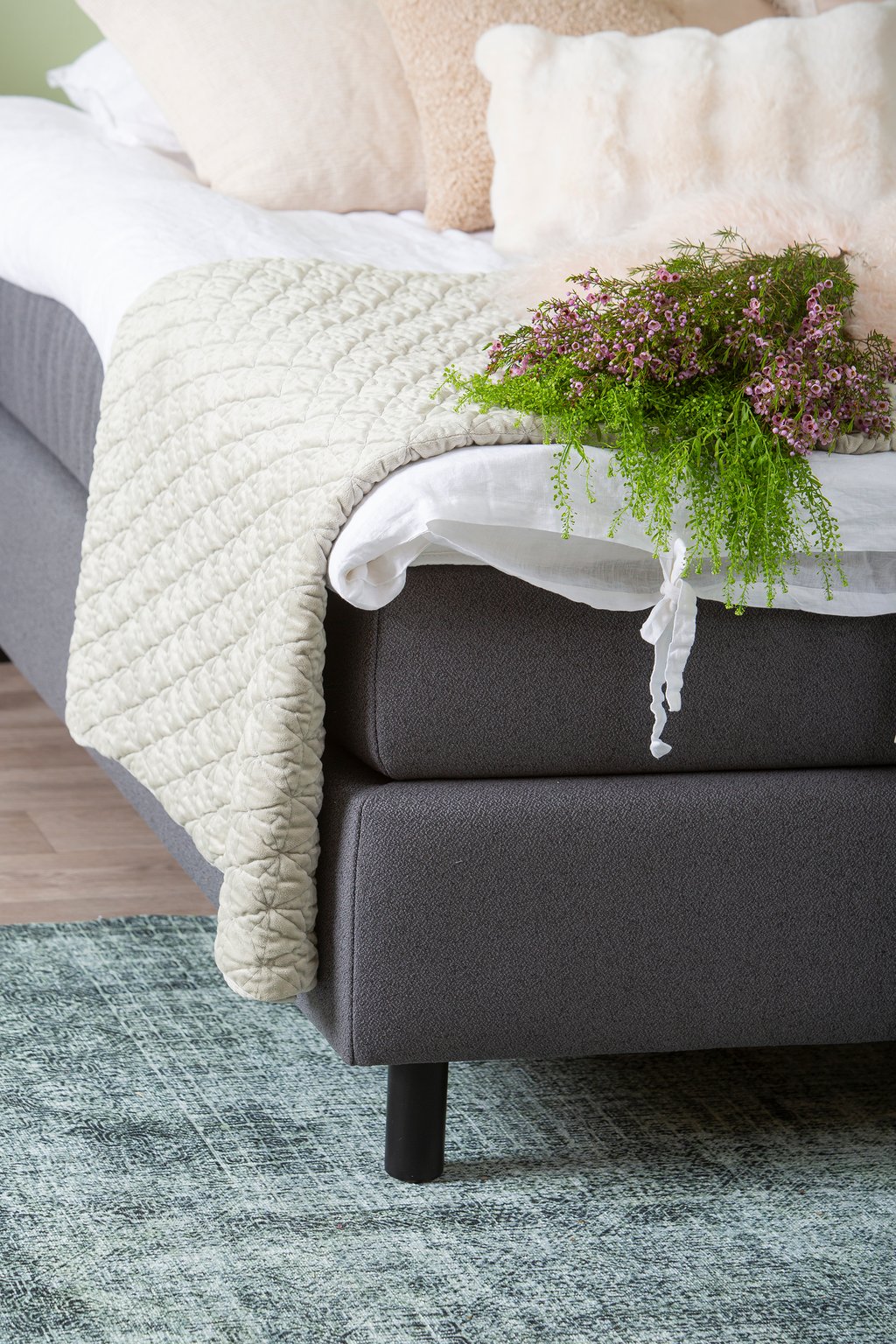 Unelle 300 jenkkisänky pocket 5-vyöh. hard 180x200cm, Fano 93 tummanharmaa, sis. jalat 60033mu