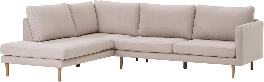 Copenhagen Scandic avokulmasohva (vasen), Soro 21 beige / tammijalat: Tyylikäs avokulmasohva Soro beige, jossa tammi jalat. Sopii täydellisesti olohuoneeseen moderniin sisustukseen. Mukava ja tilava vaihtoehto rentoutumiseen.