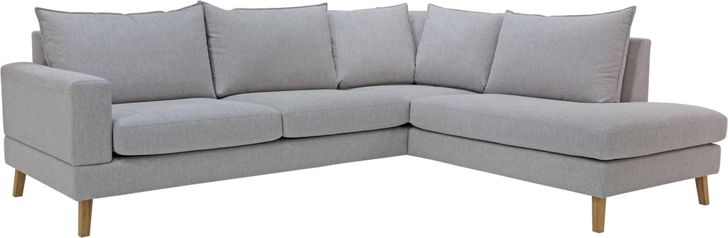 Salerno avokulmasohva (oikea): Muokattava kulmasohva, harmaa kangas, moderni muotoilu. Sopii olohuoneeseen, luo tilaa rentoutumiseen ja ystävien kokoontumiseen. Tammijalat lisäävät tyylikkyyttä.