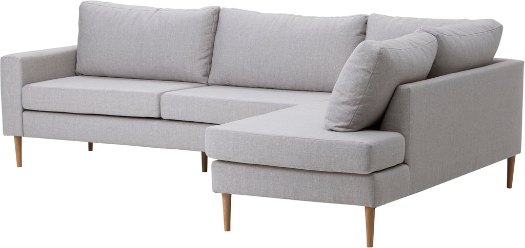 Blink avokulmasohva oikea beige, tammijalka: Tyylikäs avokulmasohva, beige kangas, tammi jalat. Täydellinen olohuoneeseen rentoutumiseen ja sosiaalisiin hetkiin.