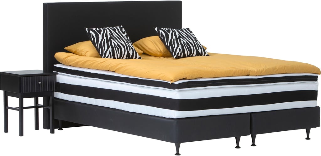 Fly Palace Lounge jenkkisänky 160x200 musta, sis. petauspatja: Tyylikäs 160 cm leveä jenkkisänky, jossa viskoelastinen patja takaa mukavan nukkumisen. Sopii täydellisesti moderniin makuuhuoneeseen.