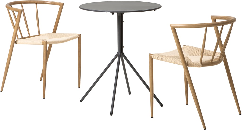 Trento & Deco ruokailuryhmä pyöreä 60cm kahdelle, musta/beige: Tyylikäs Trento-pyöreä parvekepöytä (60 cm) mustana, täydellinen parvekelasille. Mukana kaksi beigeä Deco-tuolia, luo viihtyisä ruokailualue ulkona.