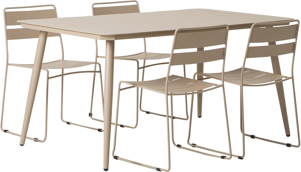 Lina ruokailuryhmä 150x90 neljälle: Tyylikäs ulkoruokailuryhmä vaalean taupeina sävyinä, sisältäen 150x90 cm pöydän ja neljä tuolia. Erinomainen valinta terassille tai puutarhaan.