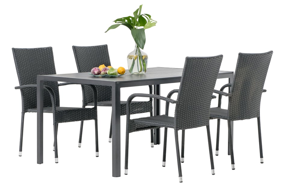Seattle & Palma ruokailuryhmä 140x80cm neljälle: Tyylikäs Seattle-ruokailuryhmä mustilla kalusteilla, täydellinen terassille tai parvekkeelle. Kestävä ja moderni vaihtoehto ulkona ruokailuun.