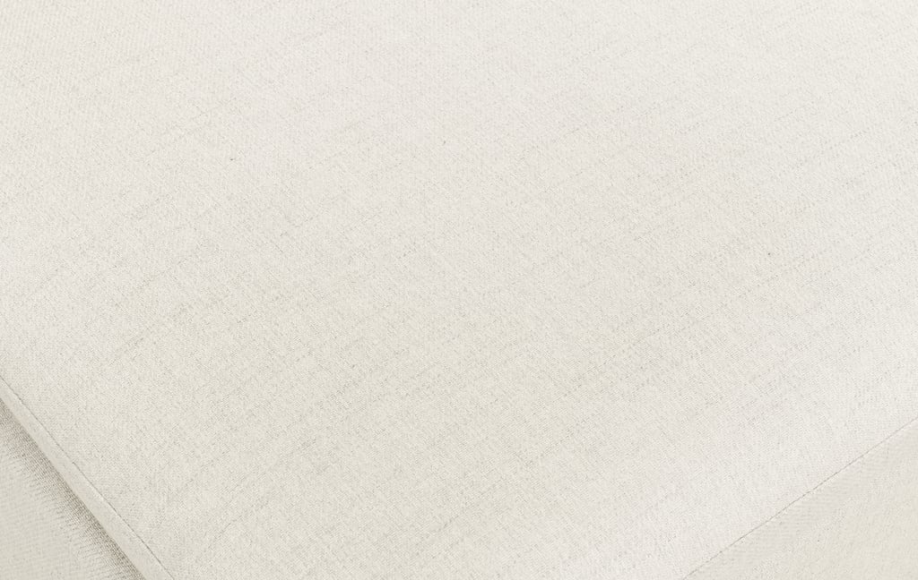 Lotti 2-istuttava divaanisohva, beige: Tyylikäs beige 2-istuttava divaanisohva, joka tuo mukavuutta ja modernia ilmettä olohuoneeseen. Sopii erinomaisesti pieniin tiloihin.
