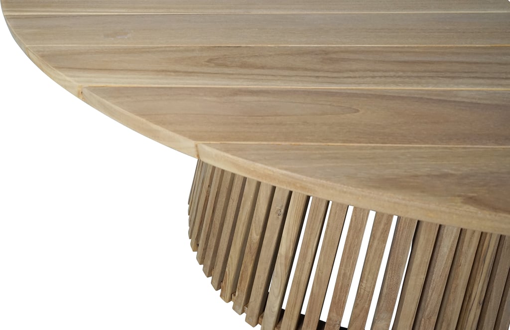 Deco ruokapöytä pyöreä 150cm natural tiikki: Tyylikäs pyöreä ruokapöytä, 150 cm, luonnon tiikkiä. Täydellinen ulkokäyttöön terassille tai puutarhaan. Kestävä ja elegantti valinta.