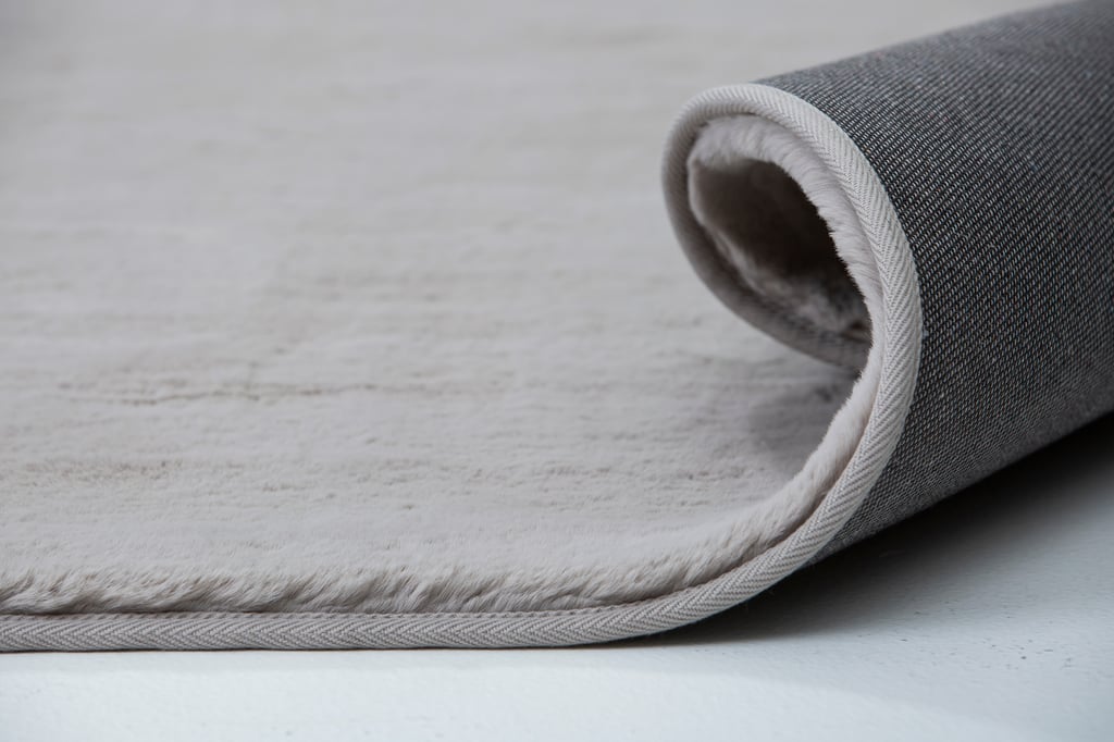 Pehmo matto 60x115 cm, beige: Pehmeä beige villamatto (160x230 cm) luo lämpimän tunnelman sisustukseen. Sopii täydellisesti olohuoneeseen tai makuuhuoneeseen.