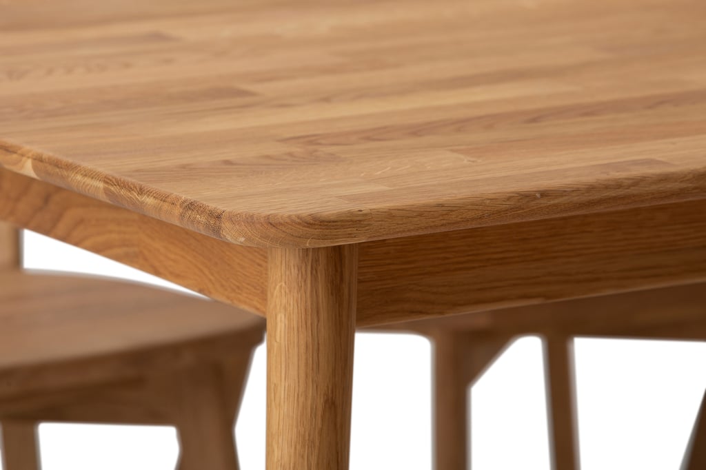 Ekholm & Ekholmen ruokailuryhmä 180x90 kuudelle, öljytty tammi: Tyylikäs Ekholm ruokailuryhmä kuudelle, öljytty tammi, 180x90 cm. Täydellinen ruokailutilaan moderniin sisustukseen. Kestävä ja kaunis valinta!