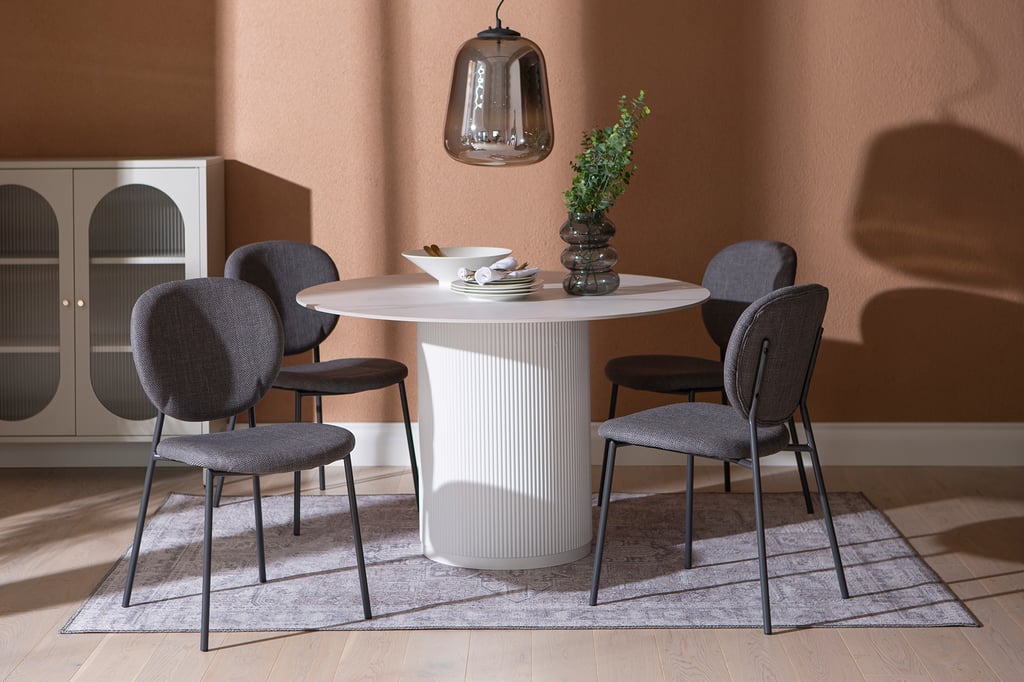 Kalida & Saga ruokailuryhmä 120cm neljälle: Tyylikäs pyöreä ruokapöytä valkoisella marmoritasolla, halkaisija 120 cm, täydellinen neljän hengen ruokailuryhmään. Sopii moderneihin ruokailutiloihin.