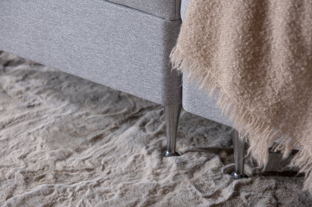 Sense Premium moottorijenkkisänky 160x200 vaaleanharmaa, petauspatjalla ja päädyllä: Moottorisänky 160 cm leveä, vaaleanharmaa. Mukautuva nukkumisratkaisu, joka tarjoaa optimaalista mukavuutta ja tukea. Sopii täydellisesti makuuhuoneeseen.