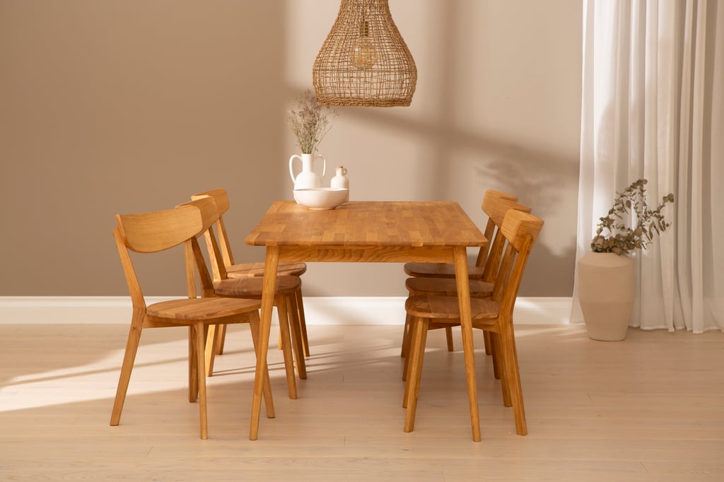 Ekholm & Ekholmen ruokailuryhmä 180x90 kuudelle, öljytty tammi: Tyylikäs ruokailuryhmä kuudelle, öljytty tammi, 180x90 cm. Erinomainen valinta moderniin ruokailutilaan. Kestävä ja kaunis pöytäryhmä.