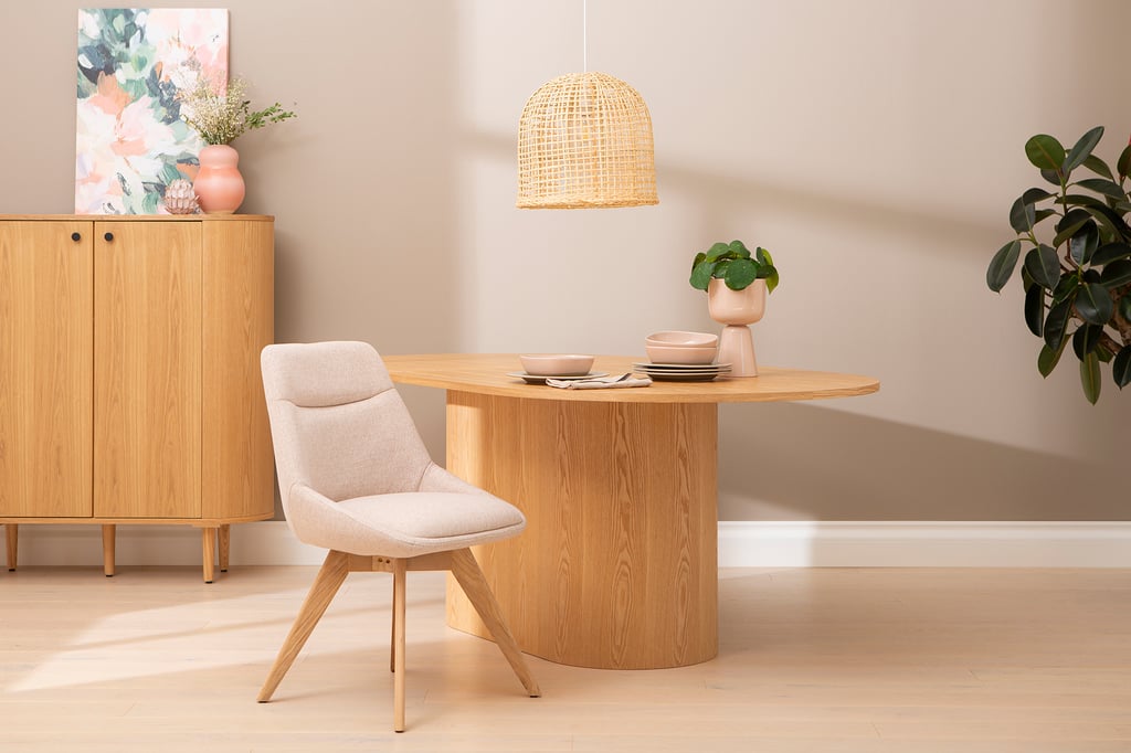 Rotondo ruokapöytä 200x110 saarni: Tyylikäs Dynamic ruokapöytä kuudelle, moderni muotoilu, kestävä materiaali. Sopii täydellisesti ruokailutilaan tai avokeittiöön.