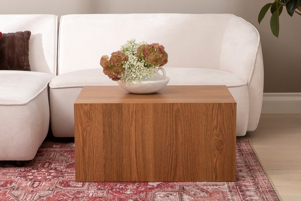 Reef sohvapöytä 80x60 american walnut: Tyylikäs Reef-sohvapöytä, jossa amerikkalainen pähkinäviilu. Sopii täydellisesti olohuoneen säilytysalustaksi ja sisustuselementiksi.