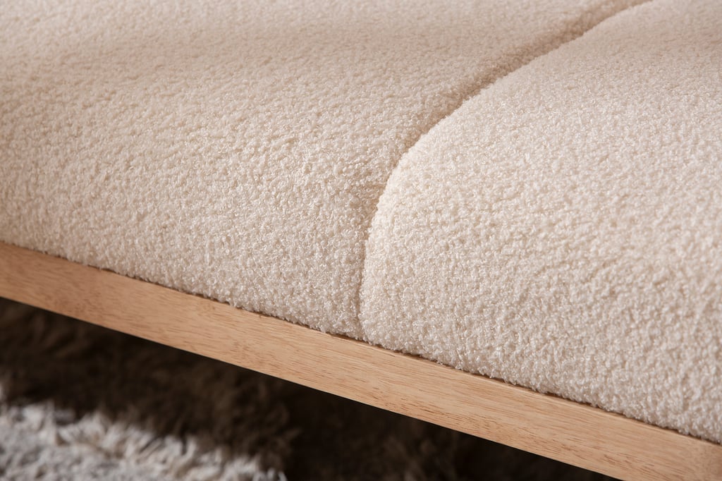 Cottage vuodesohva beige: Tyylikäs vuodesohva beige buklee-kankaalla, täydellinen olohuoneeseen. Muunneltava ja mukava, tarjoaa lisävuodepaikan vieraille.