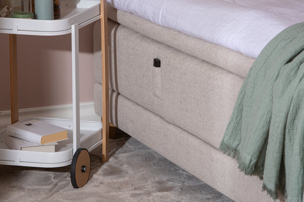 Dream moottorisänky 180x210 cm (sis. petauspatja): Moottorisänky, leveys 180 cm, beige väri, tammi jalat. Ergonominen ja dynaaminen design, täydellinen makuuhuoneeseen. Mukautettavat asentot ja optimaalinen mukavuus.