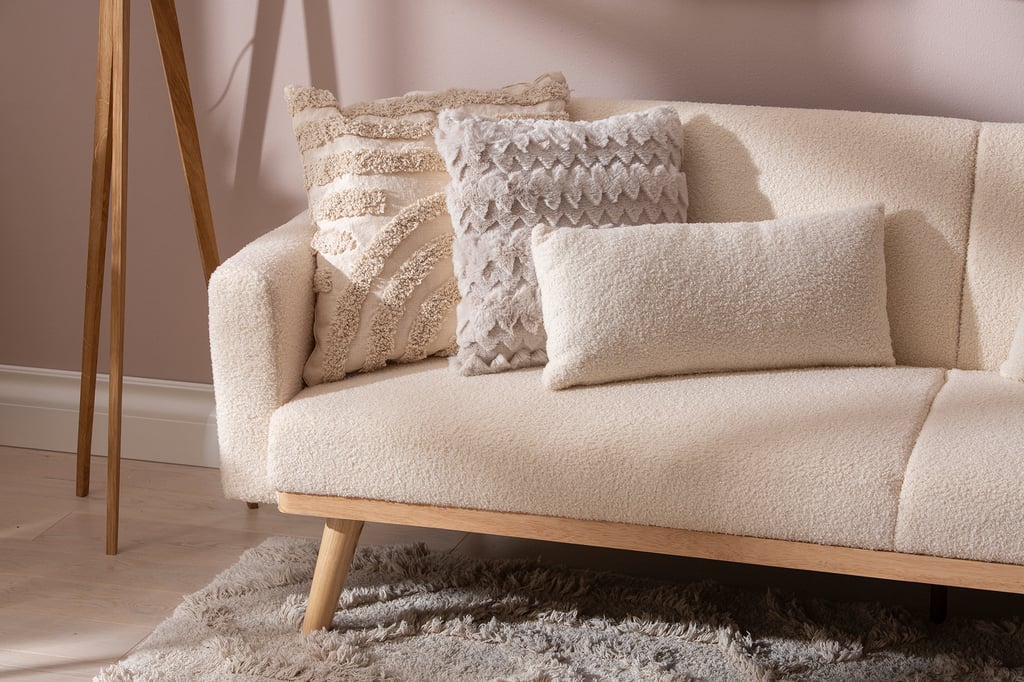 Cottage vuodesohva beige: Tyylikäs beige vuodesohva, joka yhdistää mukavuuden ja käytännöllisyyden. Sopii täydellisesti olohuoneen sisustukseen ja vierashuoneeseen.