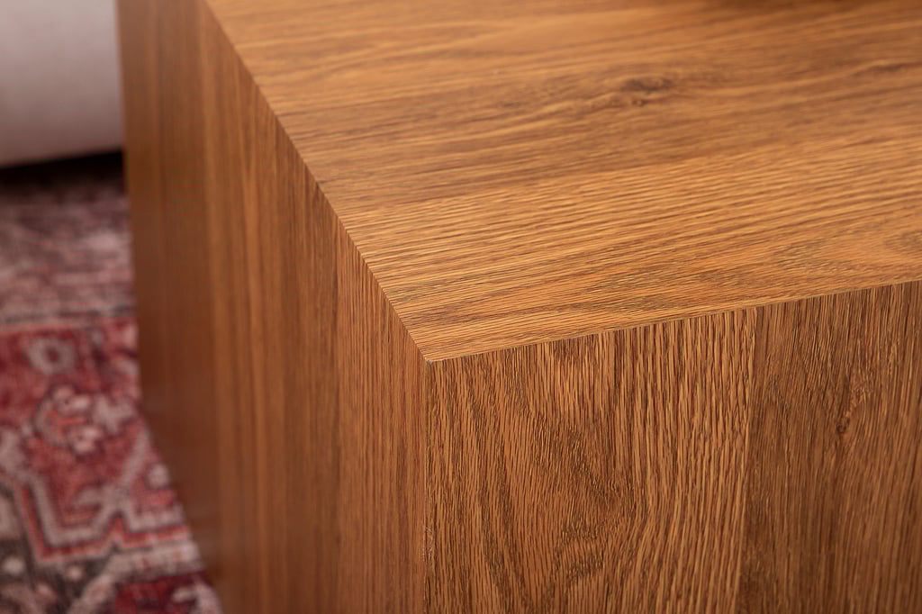 Reef sohvapöytä 80x60 american walnut: Tyylikäs Reef-sohvapöytä, jossa amerikkalainen pähkinäviilu. Sopii täydellisesti olohuoneen säilytysalustaksi ja sisustuselementiksi.