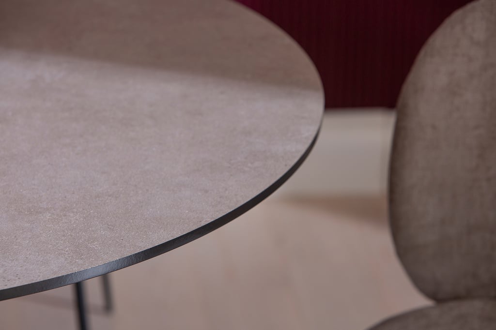 Sophie ruokailuryhmä pyöreä 120cm neljälle: Tyylikäs pyöreä ruokailuryhmä neljälle, beige-musta, 120 cm. Sopii täydellisesti ruokailutilaan ja tuo modernia ilmettä.