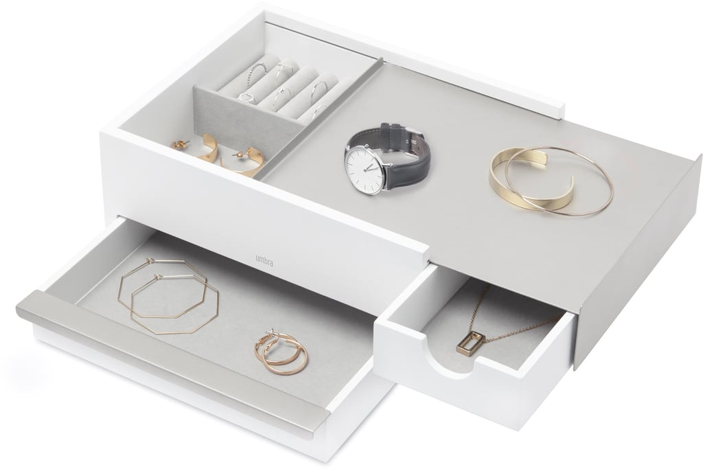 Umbra Stowit korurasia valkoinen: Tyylikäs Stowit-korurasia, täydellinen lisäys makuuhuoneen tai kylpyhuoneen sisustukseen. Säilytä korut kauniisti ja järjestyksessä.