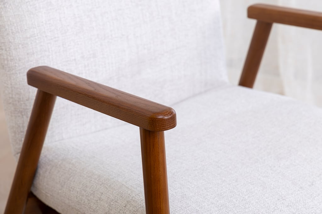 N&L Mille lepotuoli, beige verhoilu, tummanpähkinän värinen runko