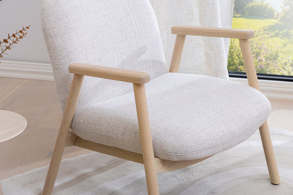 N&L Mille lepotuoli, beige verhoilu, valkovahatun tammenvärinen runko