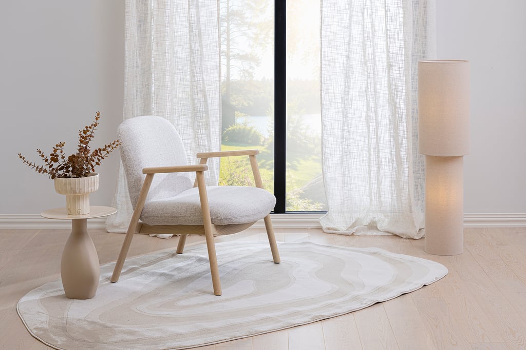 N&L Mille lepotuoli, beige verhoilu, valkovahatun tammenvärinen runko