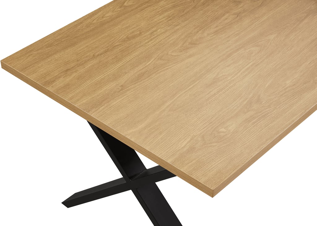 Cenni ruokapöytä 190x90 väri tammi/musta: Tyylikäs lankkupöytä, mitat 190x90 cm, tammi-musta. Sopii täydellisesti ruokailutilan keskipisteeksi kuudelle hengelle. Kestävä ja moderni design.