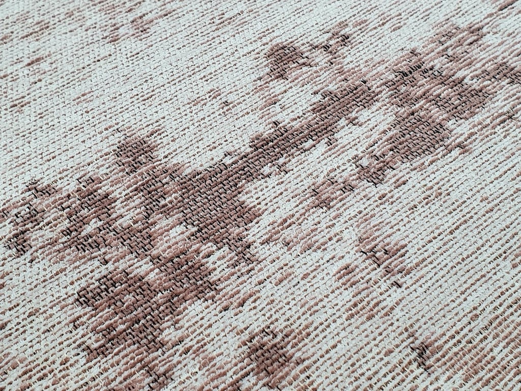 Toronto Easy Clean matto 200x290cm: Koe elegantti Toronto Flamingo -plyysimatto, joka tuo lämpöä ja tyyliä mihin tahansa huoneeseen. Ihanteellinen olohuoneeseen tai makuuhuoneeseen.
