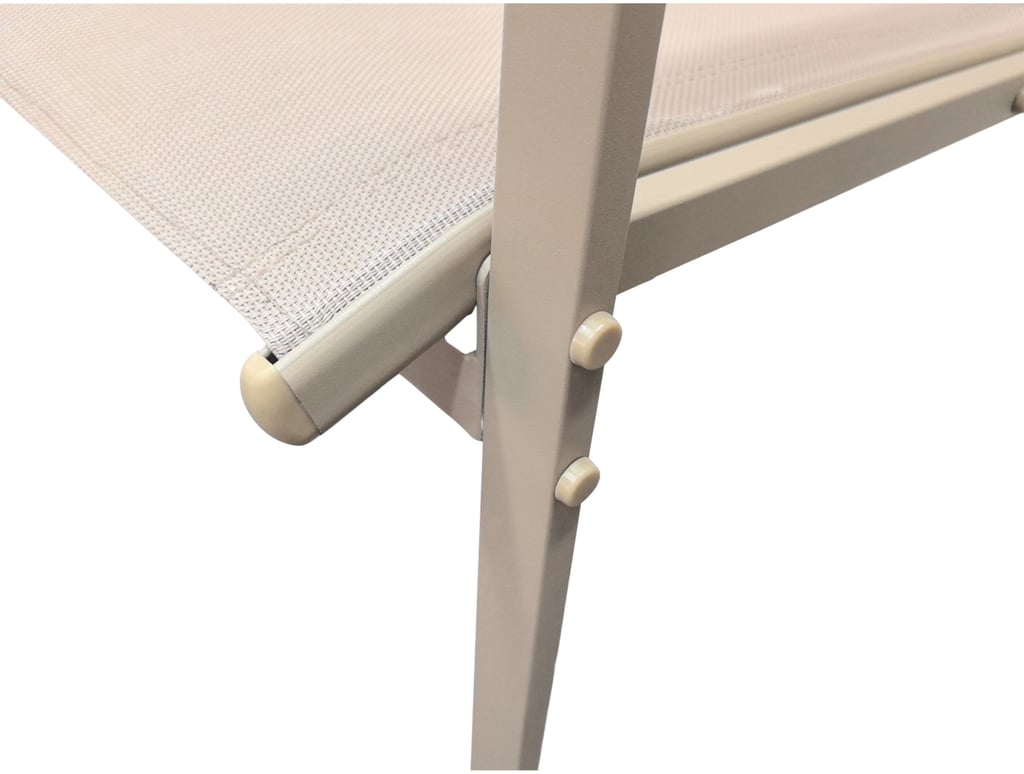 Solar sohvaryhmä 2+1+1 ja sohvapöytä: Tyylikäs taupe-beige sohvaryhmä ulkokäyttöön, täydellinen terassille tai parvekkeelle. Mukautuva design, kestävä materiaali ja mukava istuin.