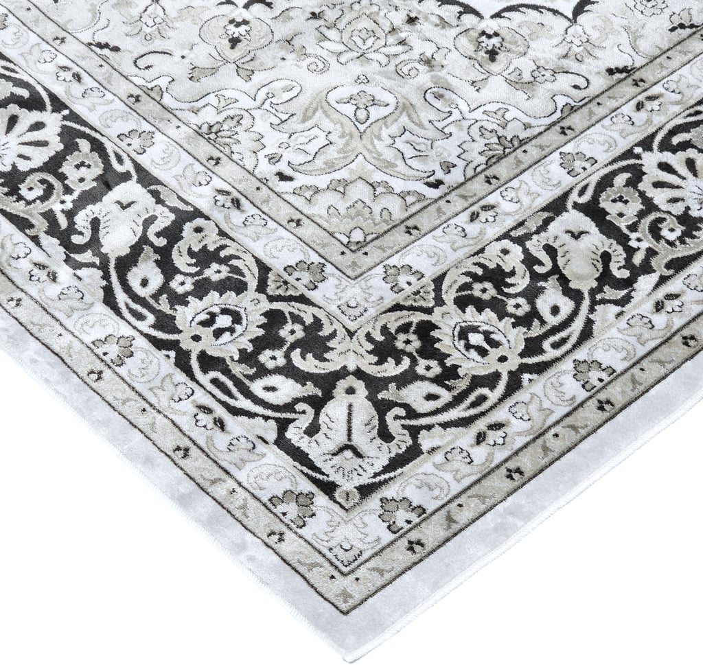 Lindos matto 160x230 cm hopea: Tyylikäs plyysimatto, joka tuo pehmeyttä ja lämpöä sisustukseen. Tämä 160x230 cm hopeinen matto sopii erinomaisesti olohuoneeseen tai makuuhuoneeseen, luoden kutsuvan tunnelman.
